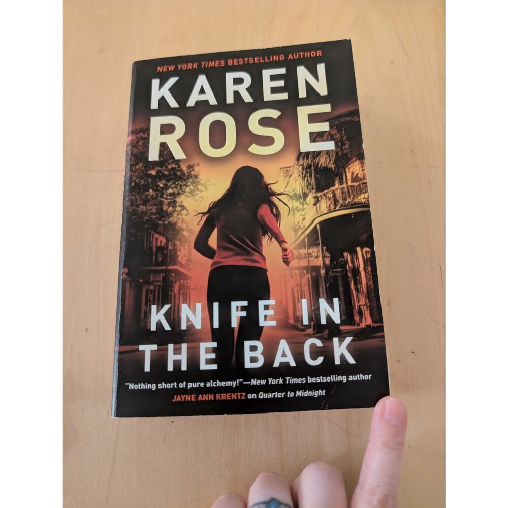 💧Knife In The Back by Karen Rose